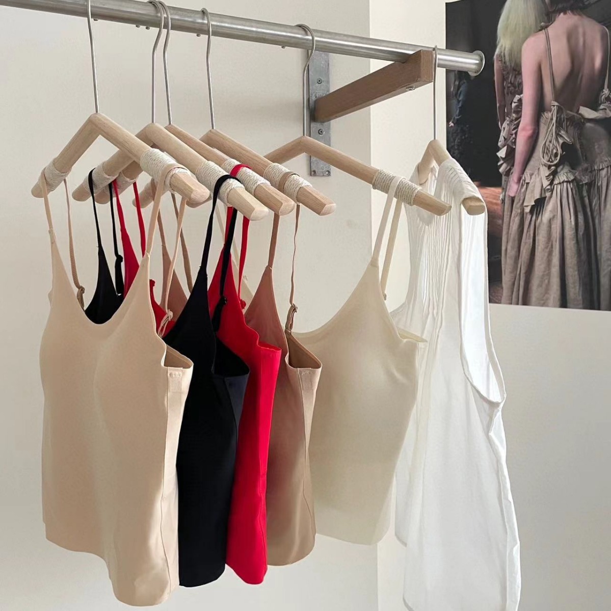 Base líquida ropa interior actualizada, piel profunda sin marcas impermeables, larga suspensión, soporte de jalea, taza con cojín de pecho, chaleco