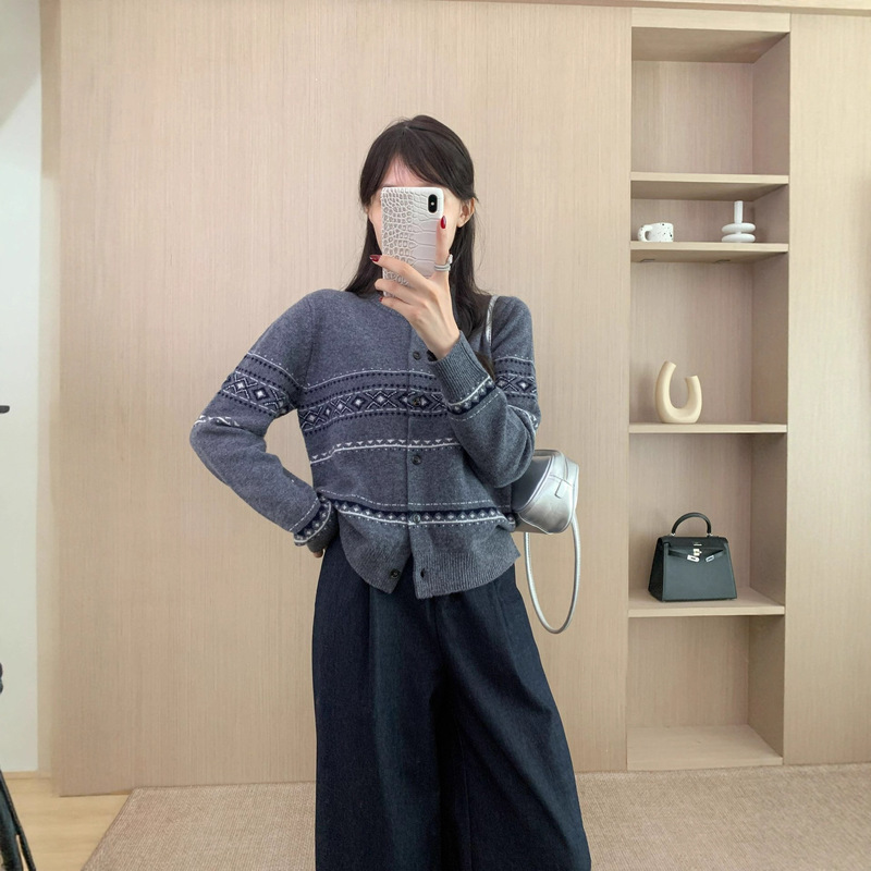 秋冬设计感费尔岛提花圆领开衫毛衣外套女略宽松复古撞色针织上衣|undefined