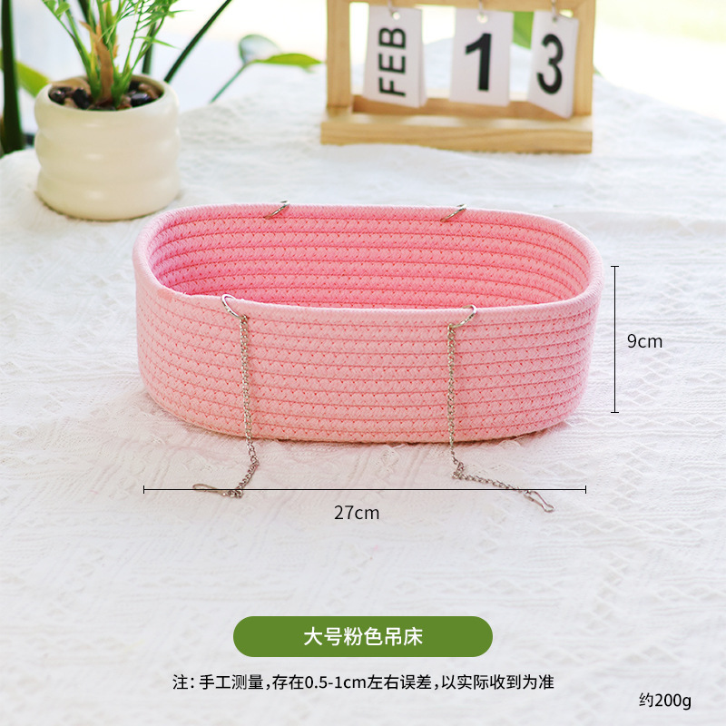 ハムスターのペットが編み上げている金糸熊の花の枝のネズミは巣を掛けて寝ています。|undefined