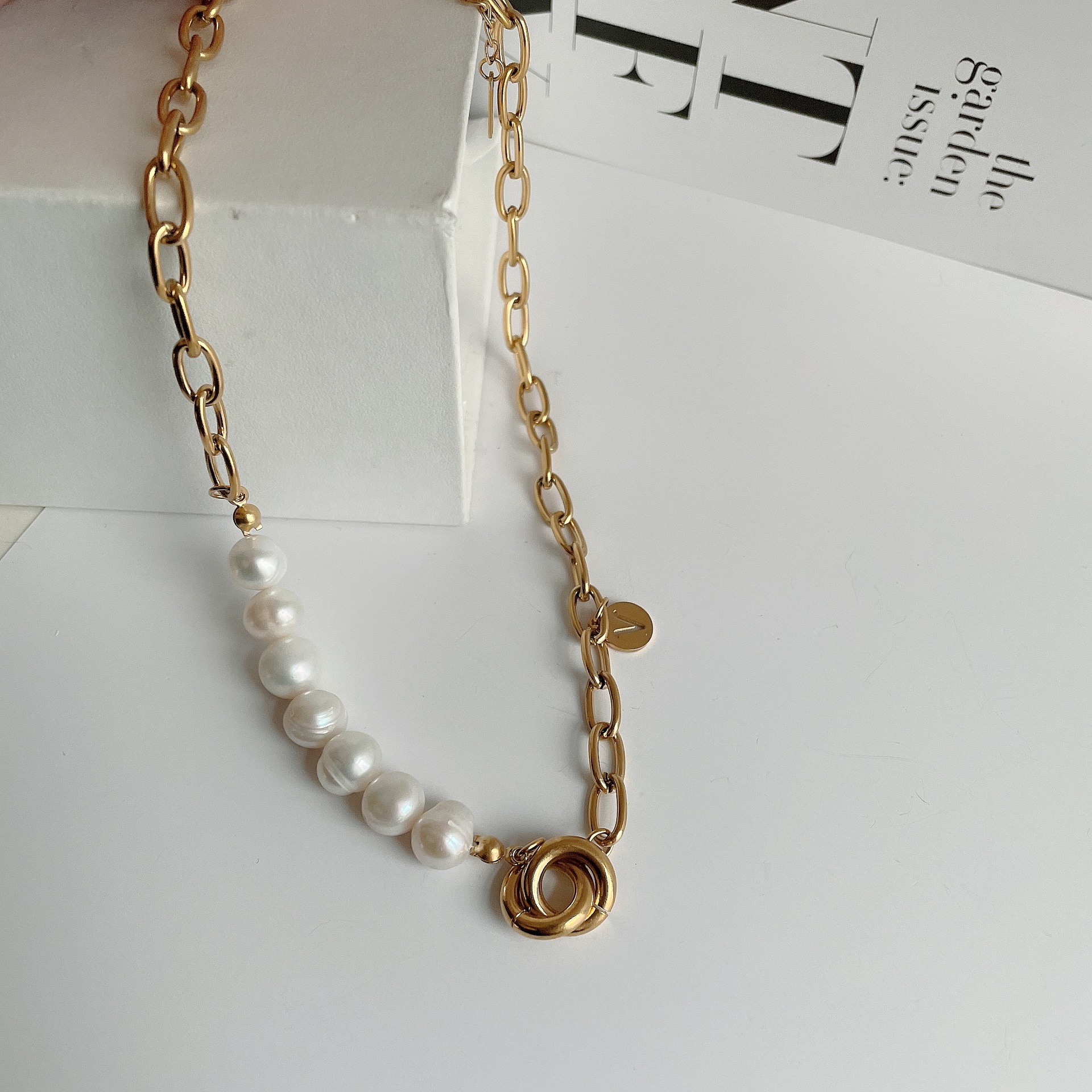 Korean Stainless Steel Thick Chain Pearl Short Necklace display picture 2