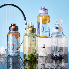 新型メンズアウトドアスポーツ水筒便利式大容量シンプルで洗練された耐高温ストロープラスチックカップ卸売り