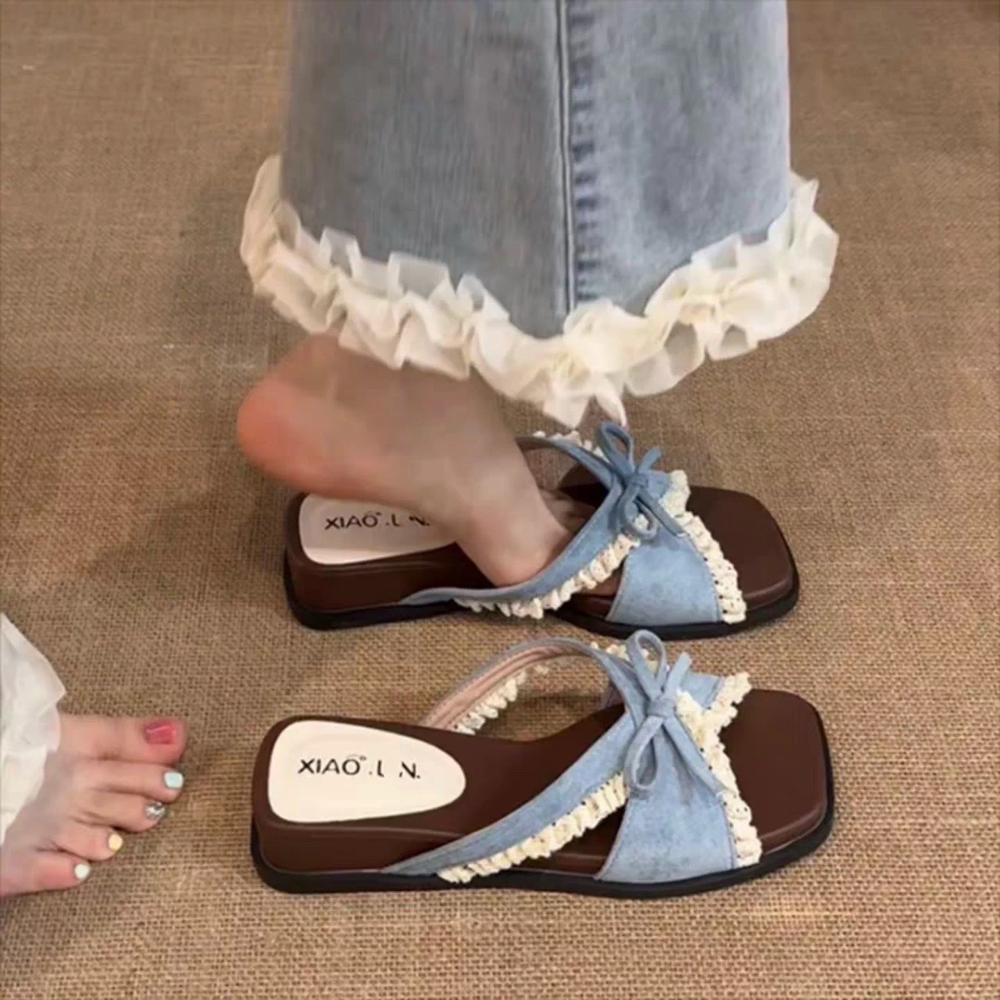 Zapatillas de encaje de arco de estilo francés para mujeres de verano 2026 nuevas sandalias con una falda de fondo grueso image 7