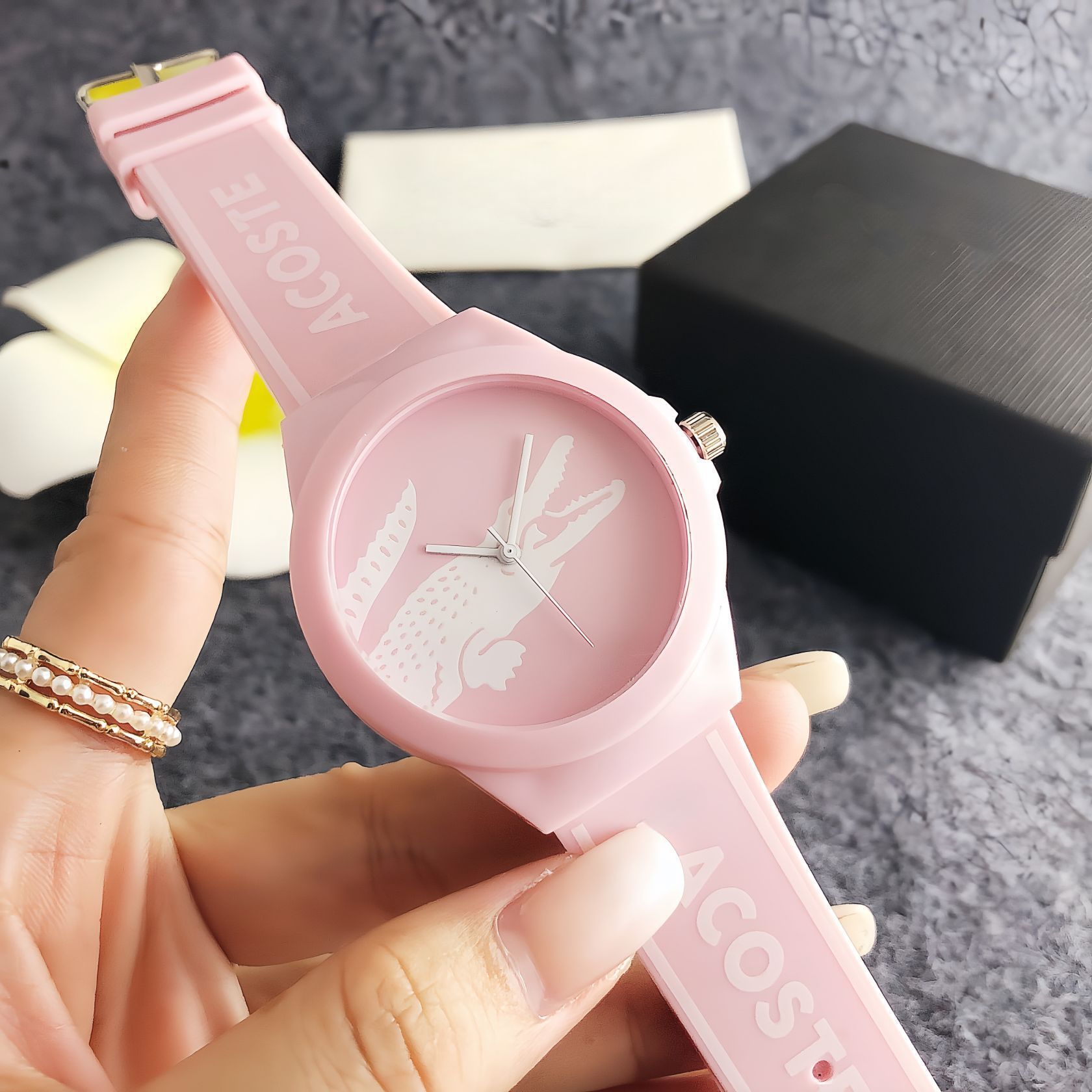 Watch Hot Product 2025 New Outdoor Sports Female Candy Color Student Watch Simple Fashion Quartz Watch Calendar