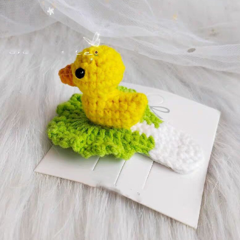Green -side duck hair clip