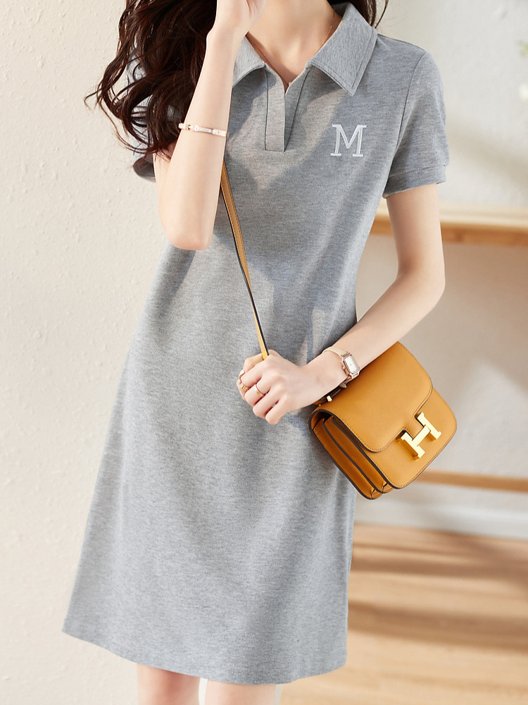 Đầm suông nữ midi phong cách thể thao Hàn Quốc, chữ thêu, màu xám — màu xám