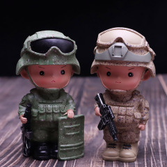鉄血軍魂特殊兵軍人が小学生の記念品を手にしました。