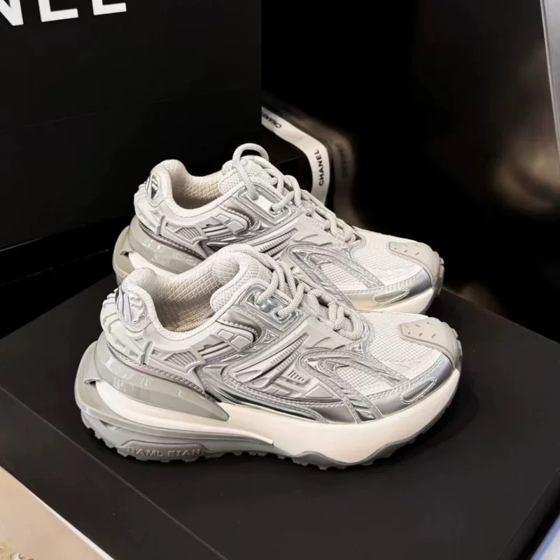 Кроссовки в стиле ретро с металлическим эффектом для женщины Celebrity Daddy Shoes с толстой подошвой 2024 Новый серебристый