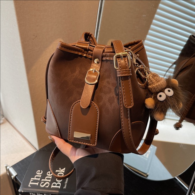 Bolso de moda de alta calidad para mujeres otoño y invierno 2025, nuevo estilo de moda, bolso de hombro universal, bolso de tendencia.