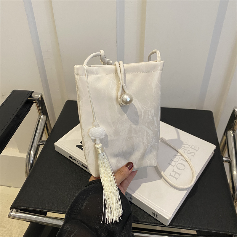 Nueva bolso chino para mujeres 2024 verano nuevo estilo nacional bolso de mano pequeño bolso ligero con cheongsam perla bolso móvil