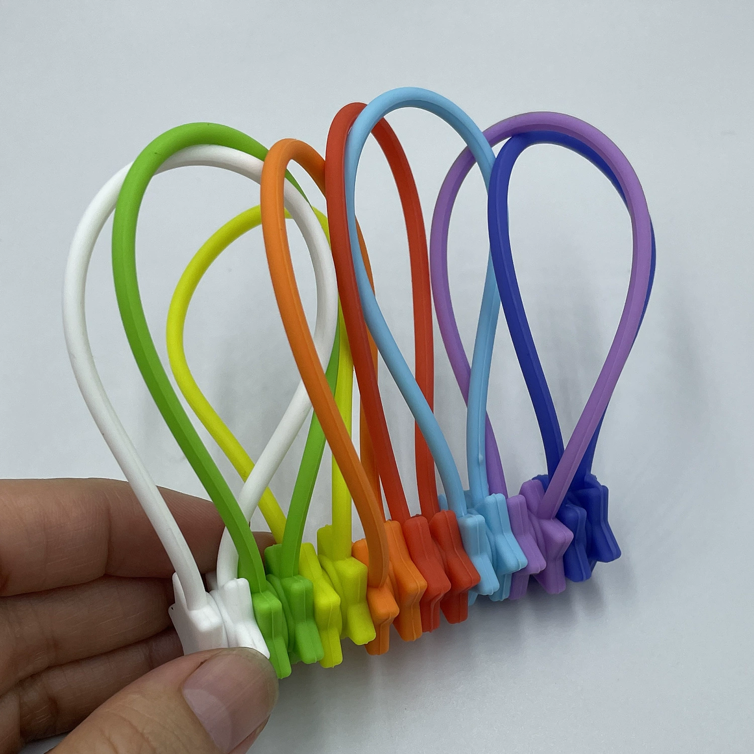 Magnetic charging cable, headphones, strong magnet, storage system, 19cm