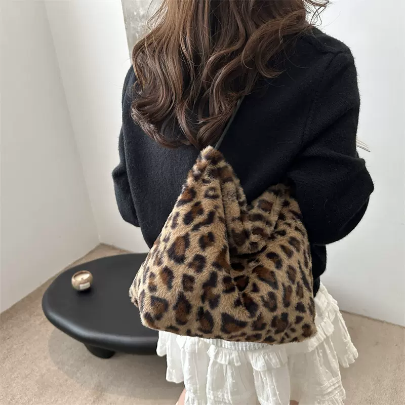 时尚高颜值毛毛包秋冬新款辣妹豹纹单肩腋下包女大容量通勤毛绒包