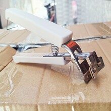 厂家批发 奶白色 不锈钢防烫夹 厨房小工具夹碗器 不锈钢夹盘器