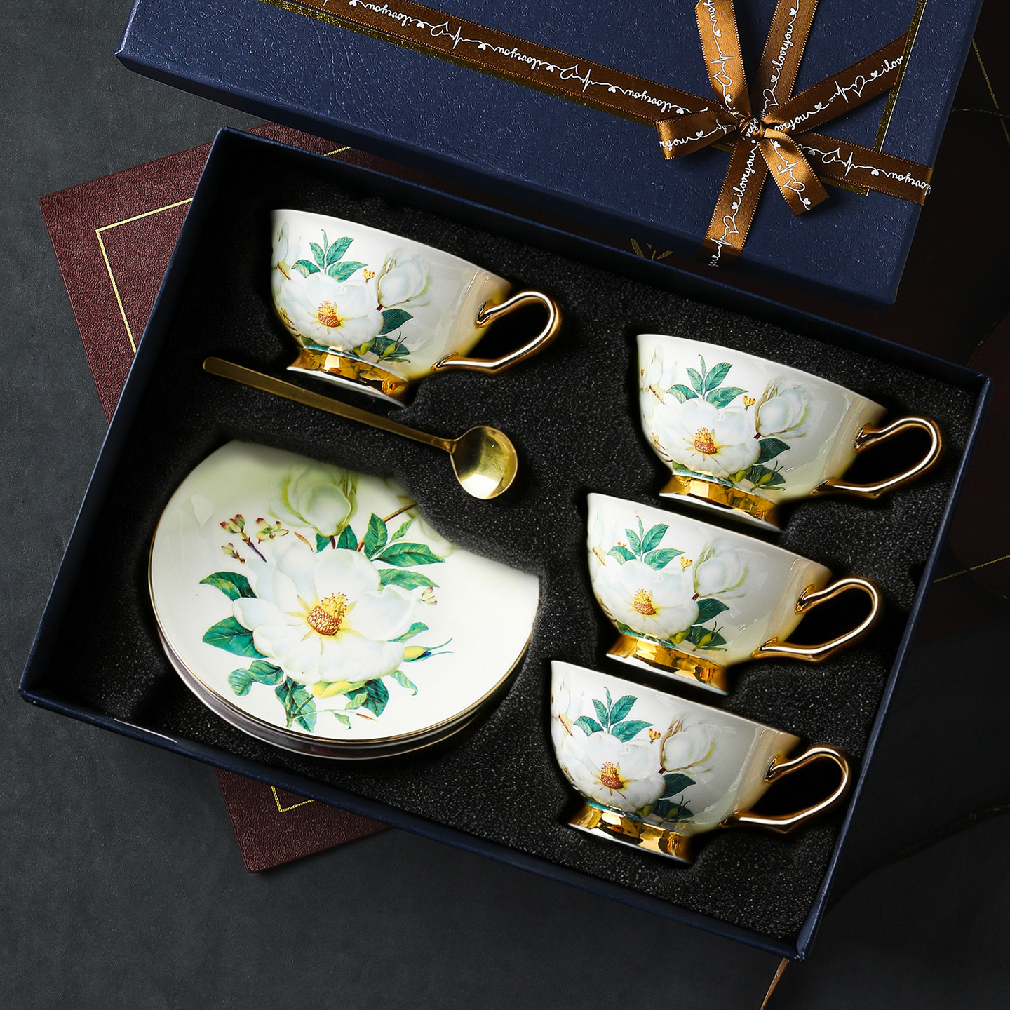 Camelia 4 tazas 4 platos 4 cucharas caja de regalo