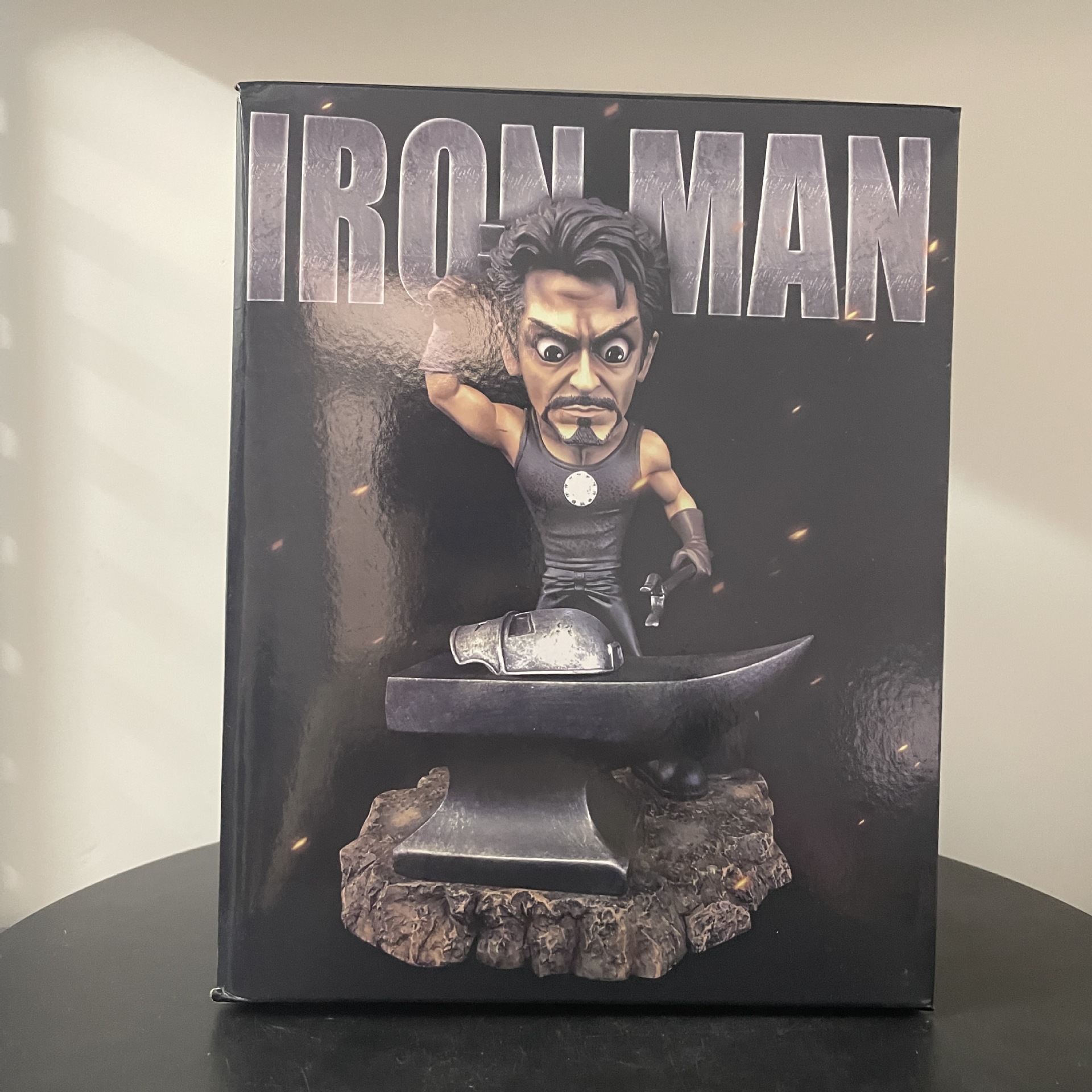 [Nuevo] Iron Man Tony golpea el estilo de la versión Q de hierro Mark 1 decoración de la figura Marvel Film and Television