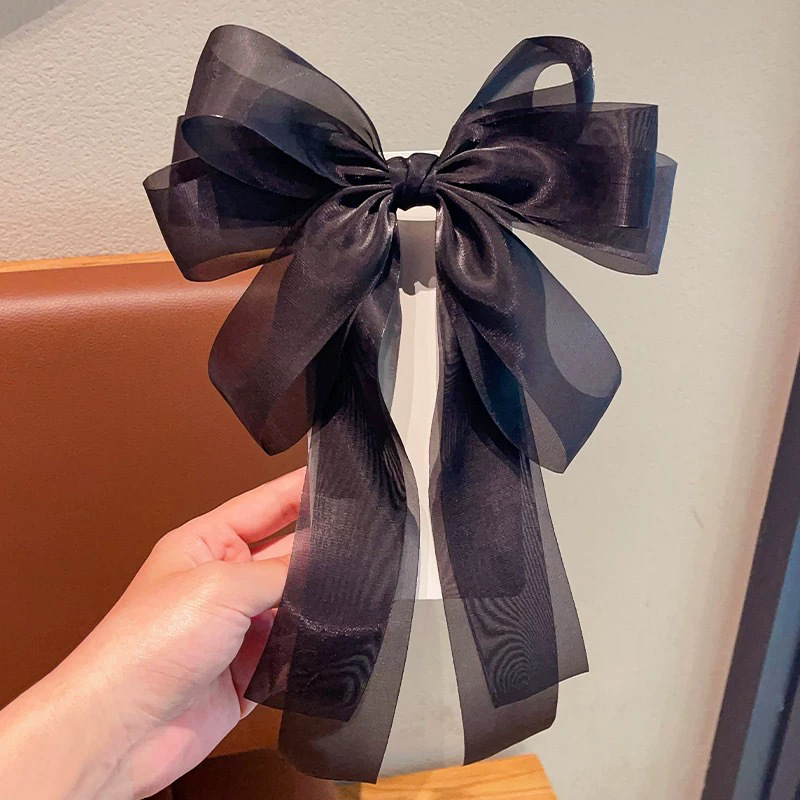 Черная заколка с бантиком