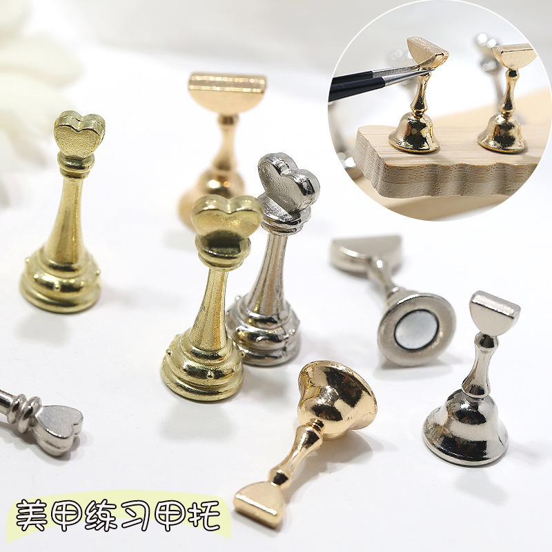 Wholesale Small Nail Art Nail Holder Chess Piece with Magnet Display Strong Magnetic Wearable Nail Novice Practice Fixed Bracket Tool Wholesale Small Nail Art Nail Holder Chess Piece with Magnet Display Strong Magnetic Wearable Nail Novice Practice Fixed Bracket Tool