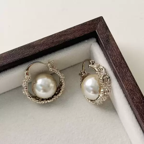 Aini Bini S925 Silver Needle Earrings with Crushed Diamond and Shell Beads for Women, Fashionable and Luxurious, Elegant Diamond-Embellished Earrings with a High-End Feel