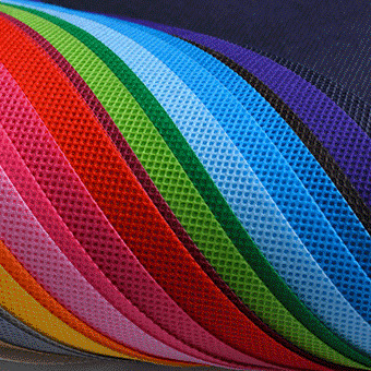 Inventario de color nuevo material no tejido spunbond polipropileno no tejido multicolor no tejido rollo accesorios de ropa tejido transpirable