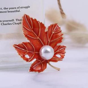 Japanese fashion high-end brooch creative three-dimensional Maple Leaf pearl pin ins style women's silk scarf buckle alloy corsage