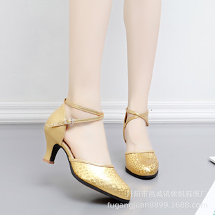 �S��ֱ�N������ЬŮ�����и��ļ��V����Ь������ЬŮܛ�ׇ�����Ь