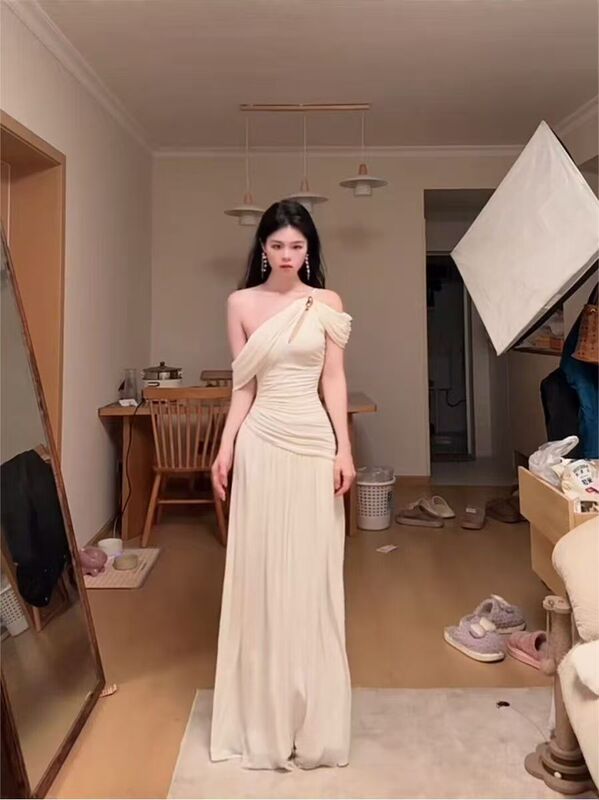 【Original Fabric】Elegant and Refined French-Style One-Shoulder Twist Design Long Dress Gown New Model 【Original Fabric】Elegant and Refined French-Style One-Shoulder Twist Design Long Dress Gown New Model