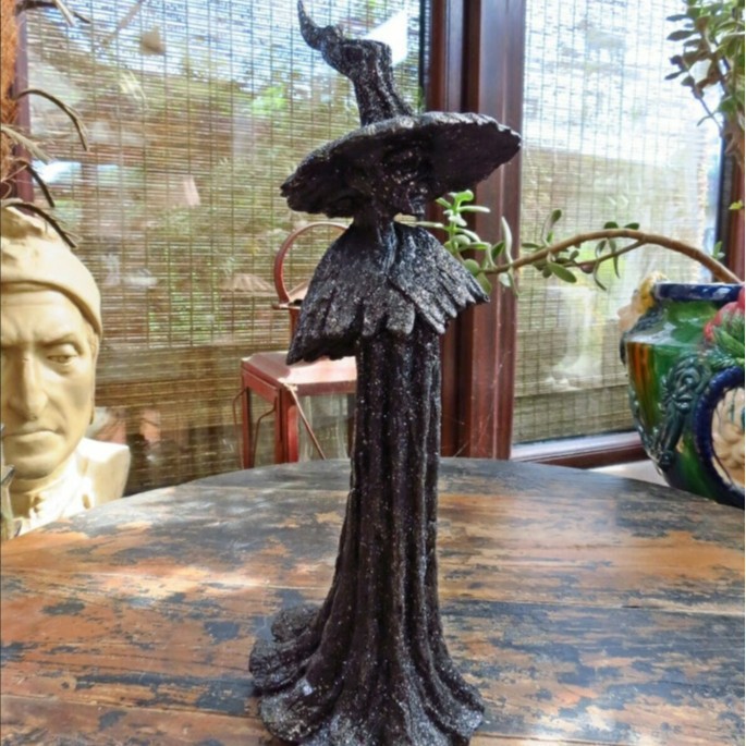 2025 New Model Handmade Black Witch Statue Halloween Resin Ornament for Home