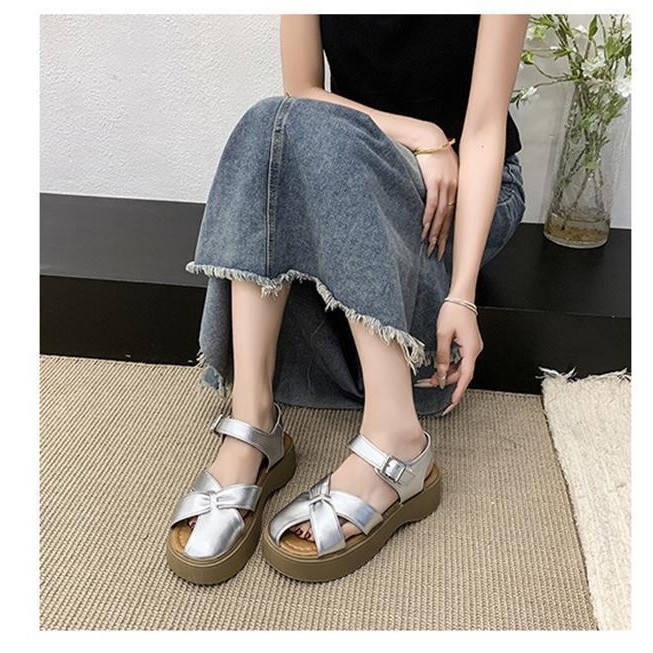 Sandalias francesas de fondo grueso para mujeres de verano con una sensación de alto nivel de 2026 explosión super caliente nuevo estilo con falda zapatos Mary Jane