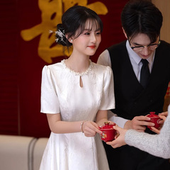 婚約ドレス 2025 新しい宴会乾杯ドレス花嫁の控えめでエレガントな白いジャカードドレス