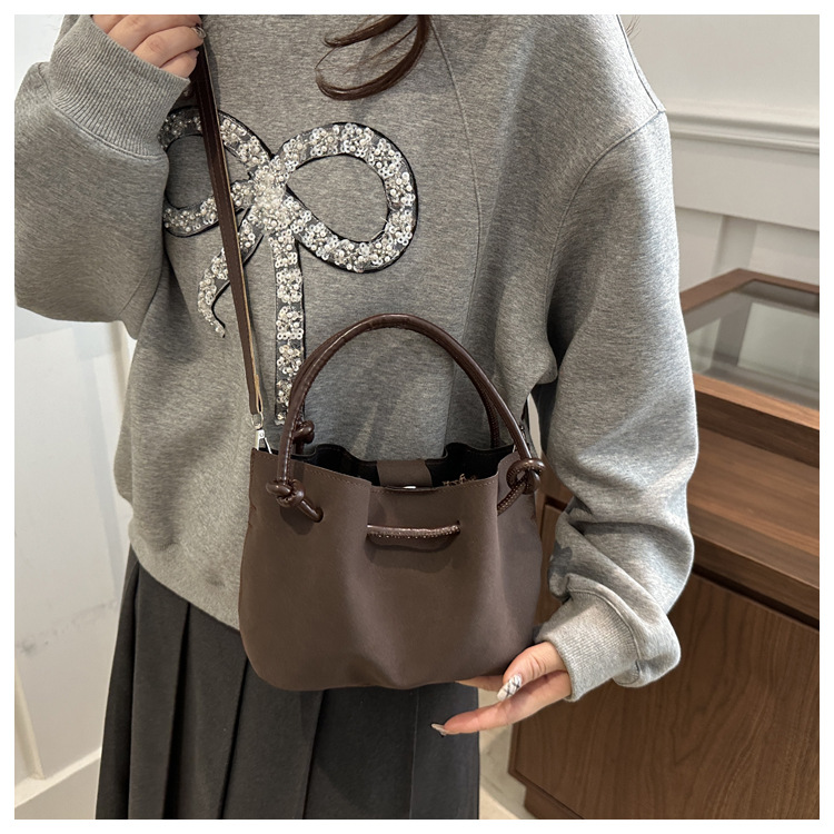 225g Weight Polyester Lining Material Sewing Thread Fashion Element Zipper, Magnetic Buckle Closure Type Top Handle Strap Type Handbag Bags Type Daily Occasion Pu Leather Material Solid Color Pattern All Seasons Season Women's Gender Classic Style Style Bucket Shape Medium Size Women's Medium Pu Leather Solid Color Classic Style Sewing Thread Bucket Zipper Magnetic Buckle Handbag 8