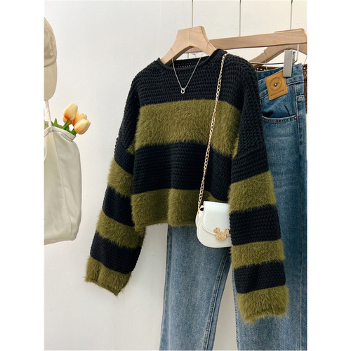 Retro-style Loose Short-Sleeve Lazy-Style Sweater for Women | Autumn/Winter Designer-Friendly Outerwear with Patchwork & Striped Knitted Top