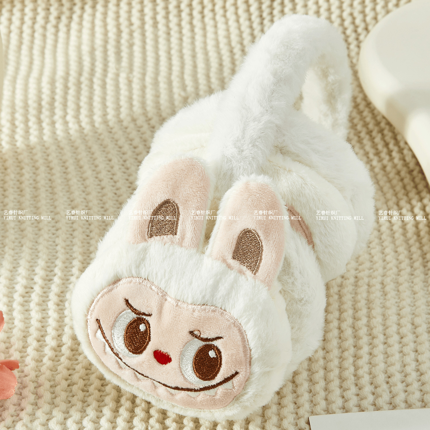 秋冬の新型アニメかわいい布ウサギのぬいぐるみ耳当て学生児童の凍結防止保温耳当て