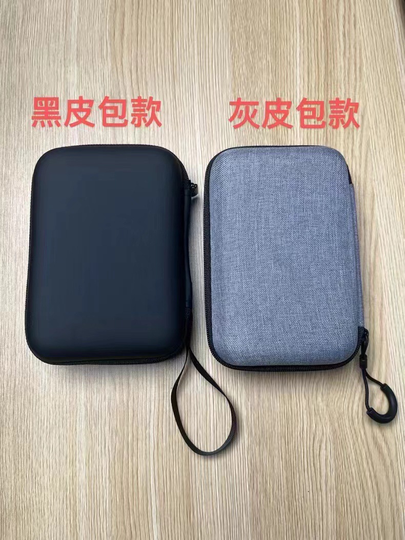 검정색 가죽 가방으로 돈을 추가하세요