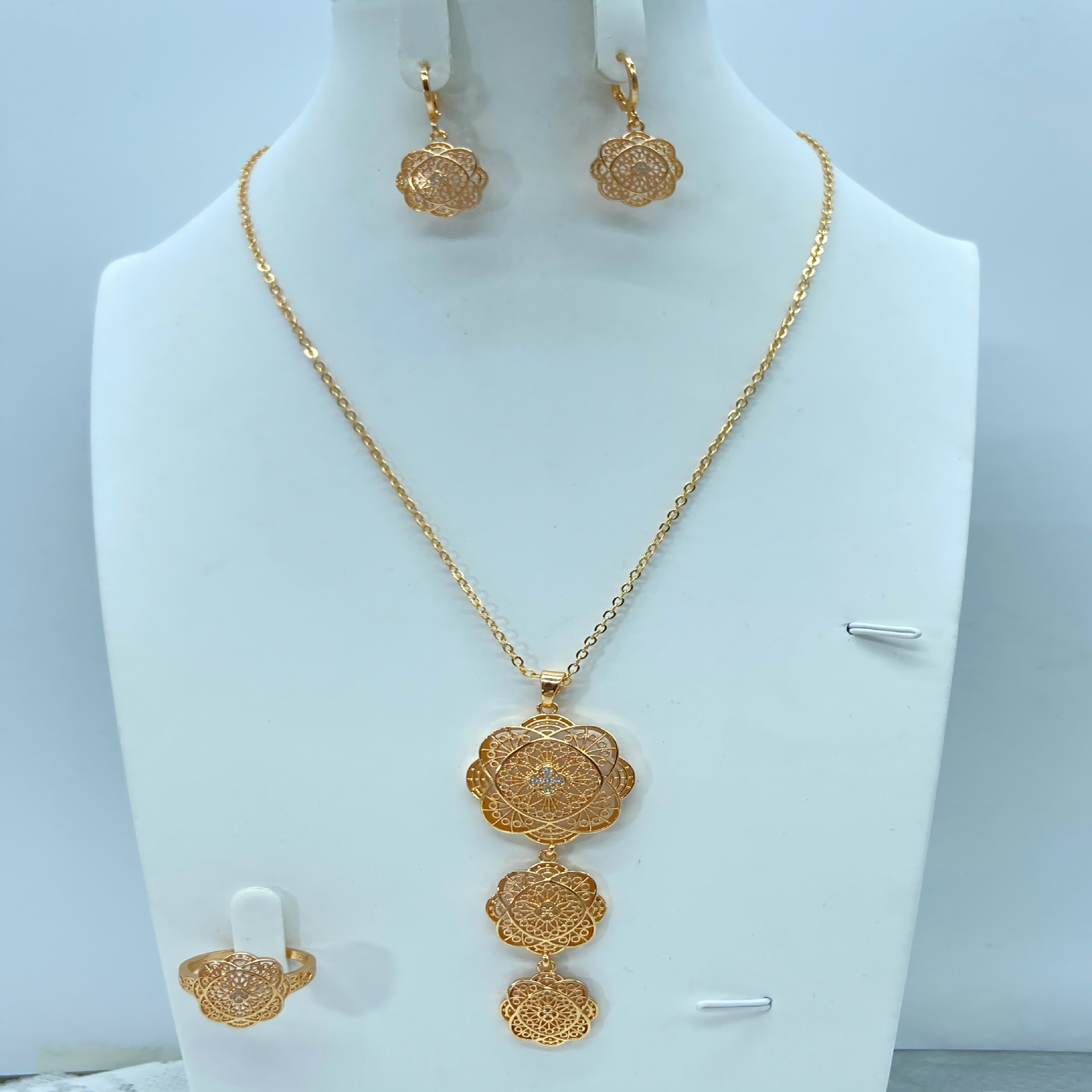 Transfronterizos de moda retro de Oriente Medio conjunto de joyería collar pendientes de boda banquete de bronce de lujo joyería dorada mujer
