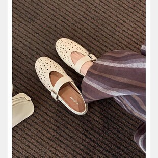 ���ы�ͬ�� ���ļ��¿ʽ�U�յ�һ�֎�����������Ů��Ƥ��Ь