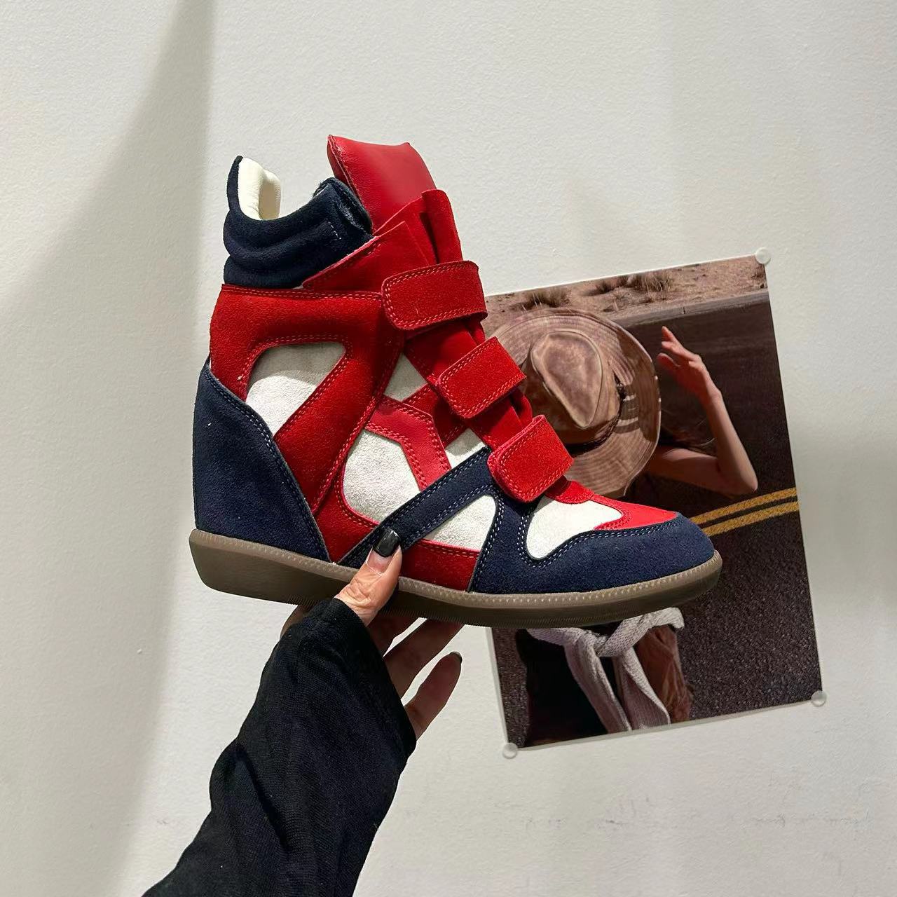 Universal casual footwear platform with hidden heel with velcro