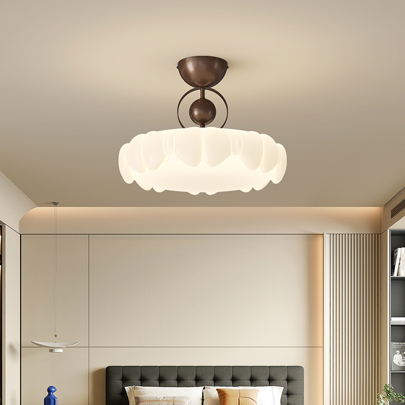 Diga lámpara de techo de dormitorio francés estudio de dormitorio de crema medieval diseño de lámpara de mariposa simple protección ocular de espectro completo