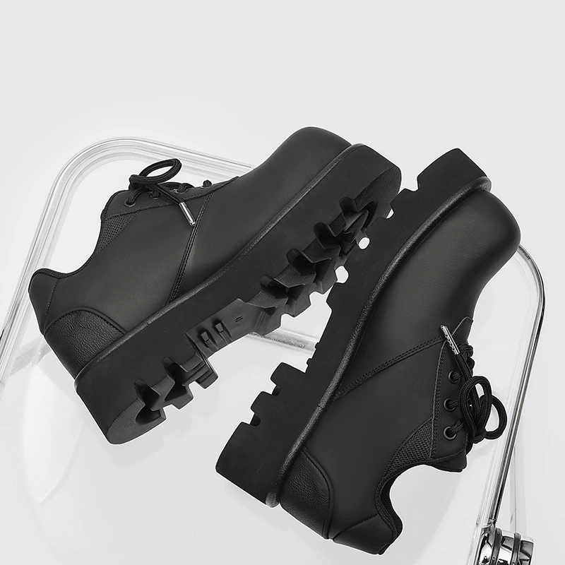 Летняя спортивная обувь для мужчин 2024 года, новые повседневные кожаные туфли с широким носком для поездок на работу, британский стиль, низкие рабочие туфли на толстой подошве для мужчин