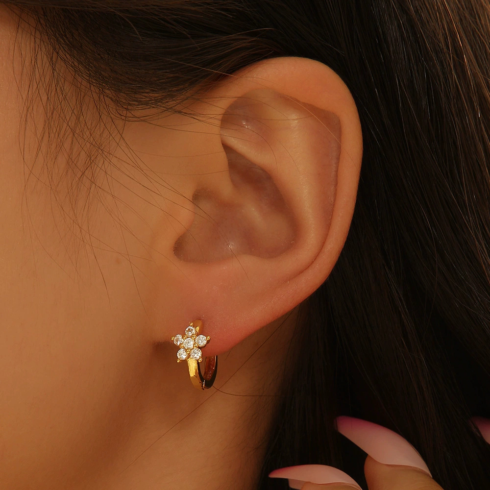 Labret piercing jewelry detail image