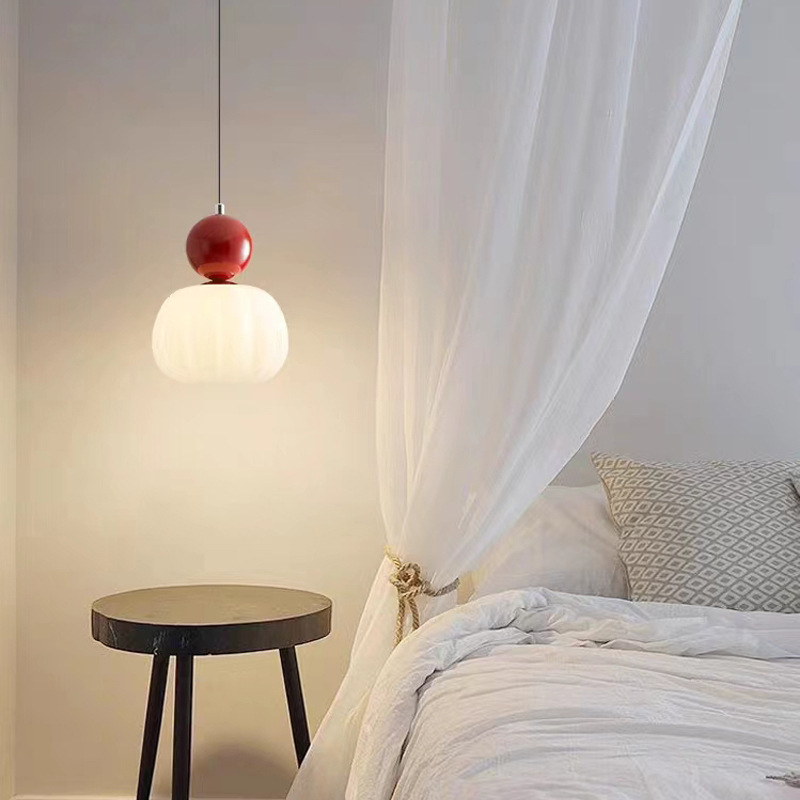 Cabecera de cama de calabaza de crema roja lámpara pendente del dormitorio simple cabeza alta sensación moderna de tres cabezas pequeña lámpara pendente del restaurante