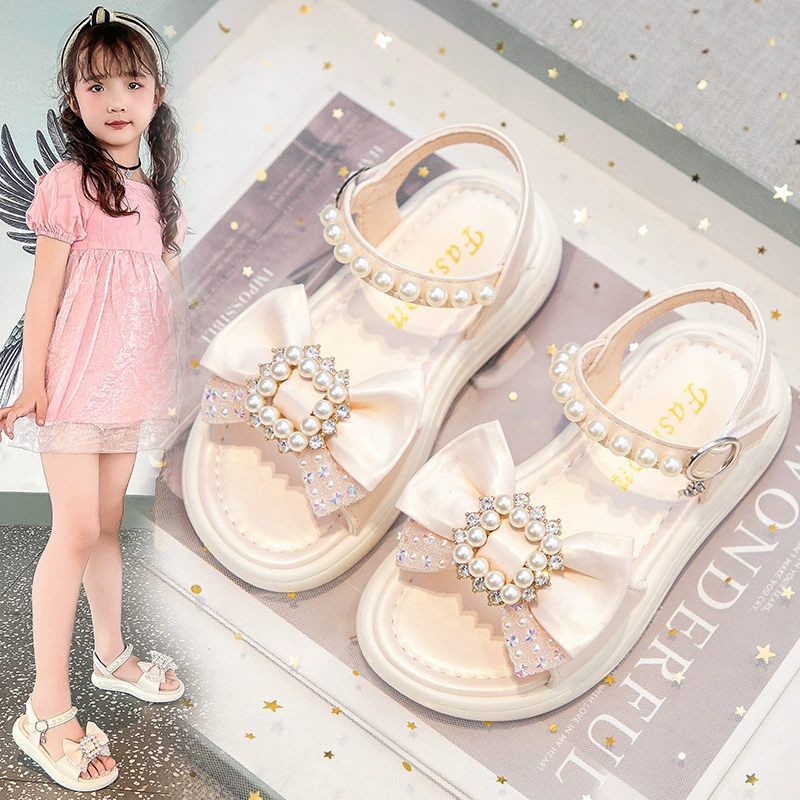 Детские босоножки с бантом и жемчугом, лето 2025, новая мода, туфли принцессы для детей постарше, мягкая подошва, тренд.