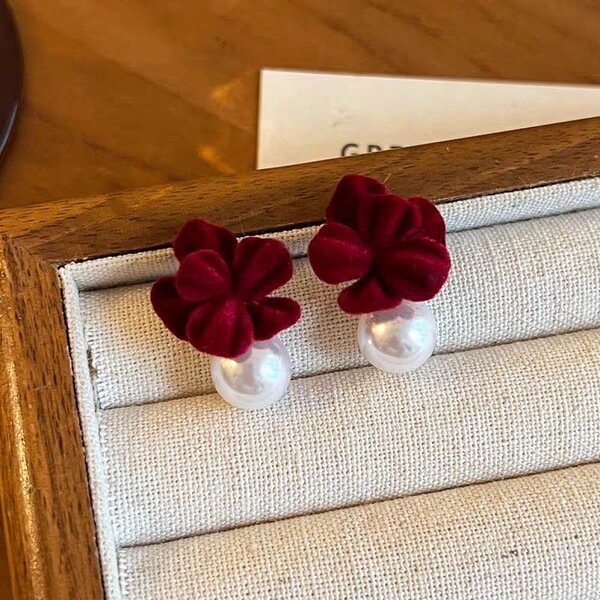 Red retro universal fashionable design elegant earrings from pearl