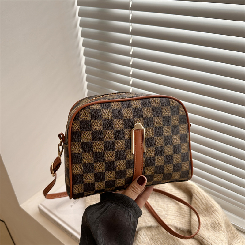 Mochila de moda vintage flores 2024, otoño y invierno nuevo mini bolso cuadrado simple, textura de estilo occidental, bolso de hombro.