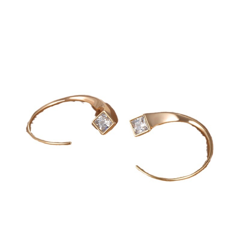 Xuping Jewelry Pendientes de circón con incrustaciones de bobina en forma de C simple Pendientes de comercio exterior de estilo frío de alta calidad Pendientes transfronterizos Mujeres