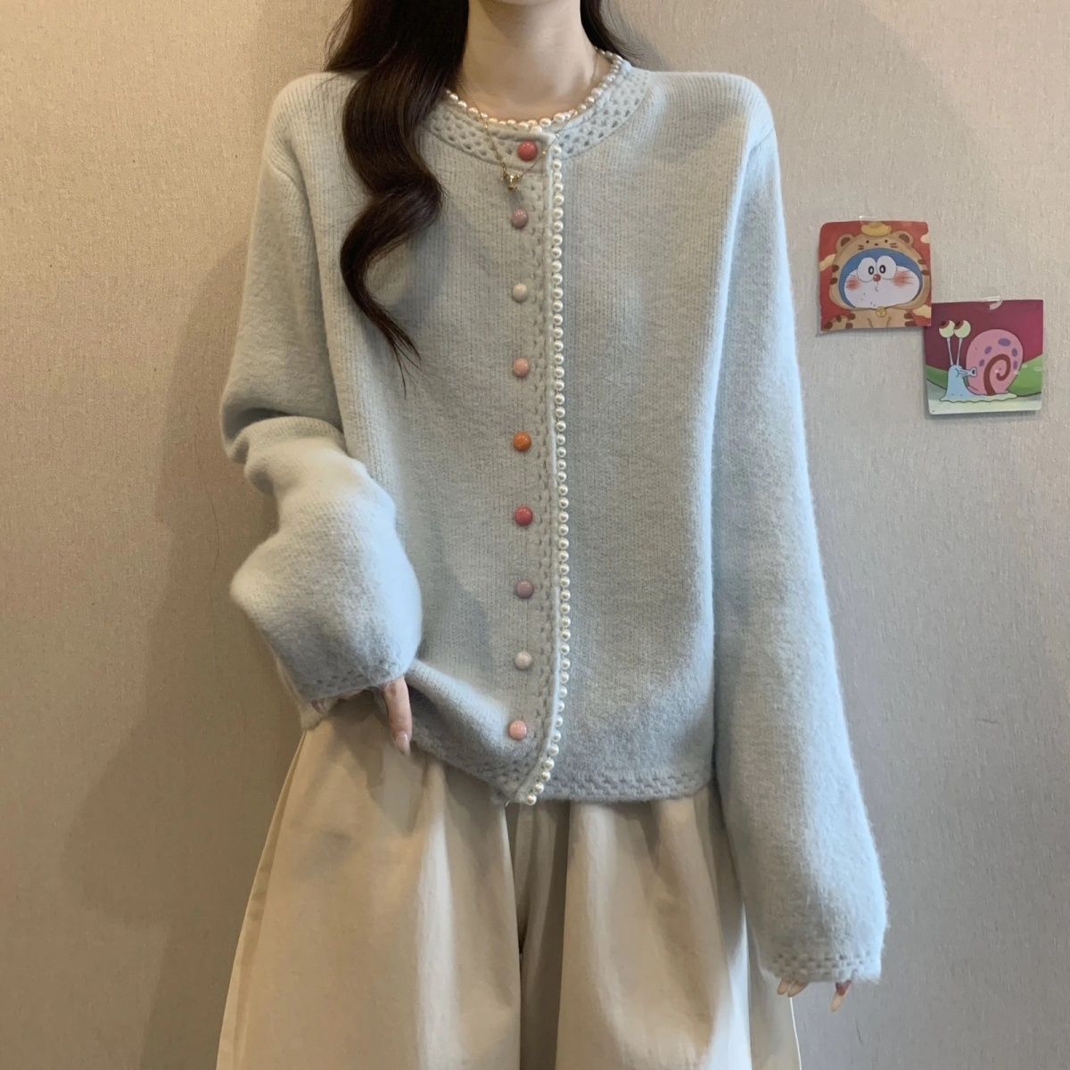 秋冬彩扣珍珠针织衫开衫外套女秋秋2025新款宽松毛衣蓝色女装上衣