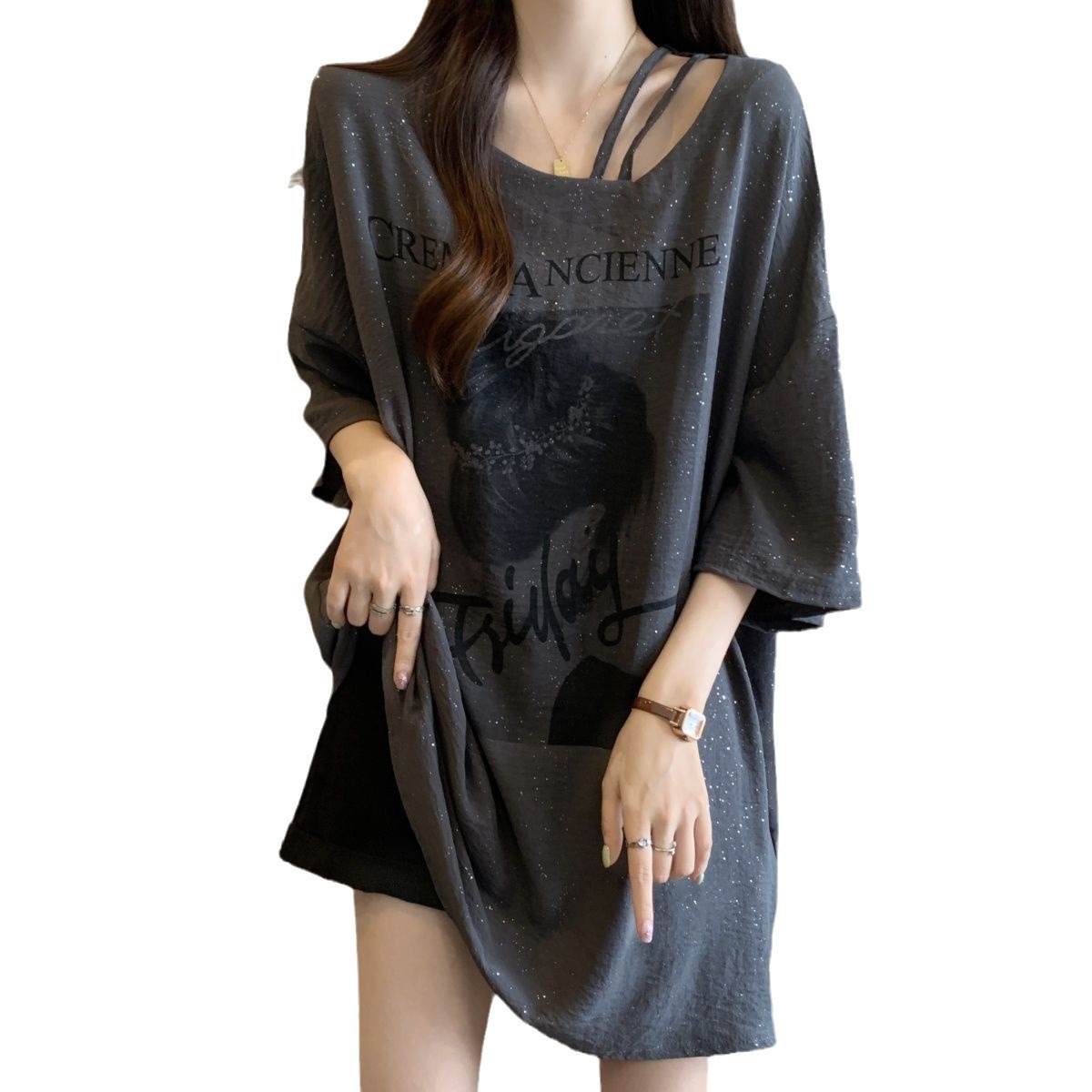 Camiseta de manga corta con cuello diagonal de lentejuelas de gran tamaño para mujer verano 2024 nuevas mujeres tops de moda sueltos y delgados