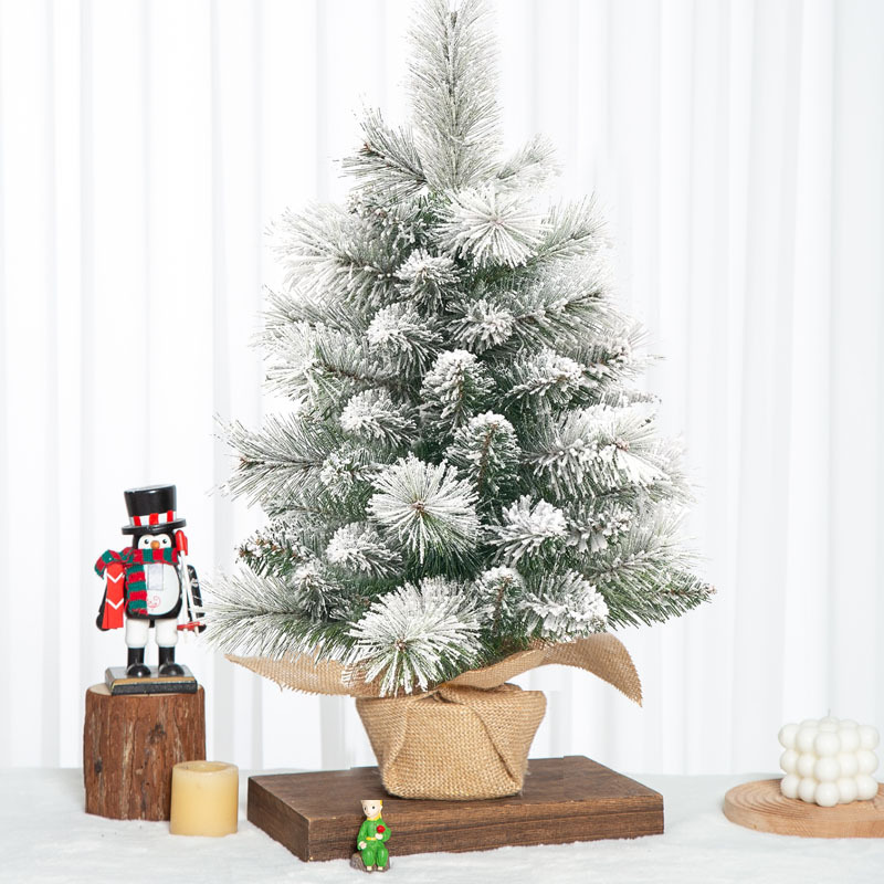 솔잎 눈나무(장식 없음, 스트링 조명 없음)