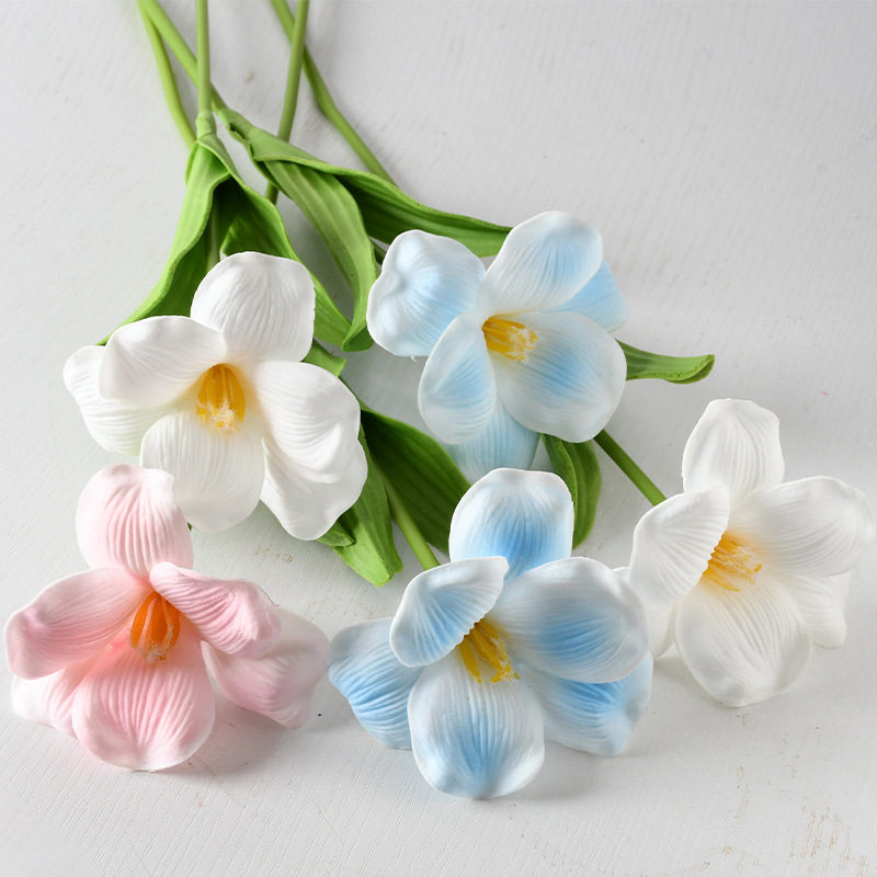 Flores de simulación brown pu tulipán boca abierta sonriente tulipán flaps sensación humectante de boda superior transfronteriza