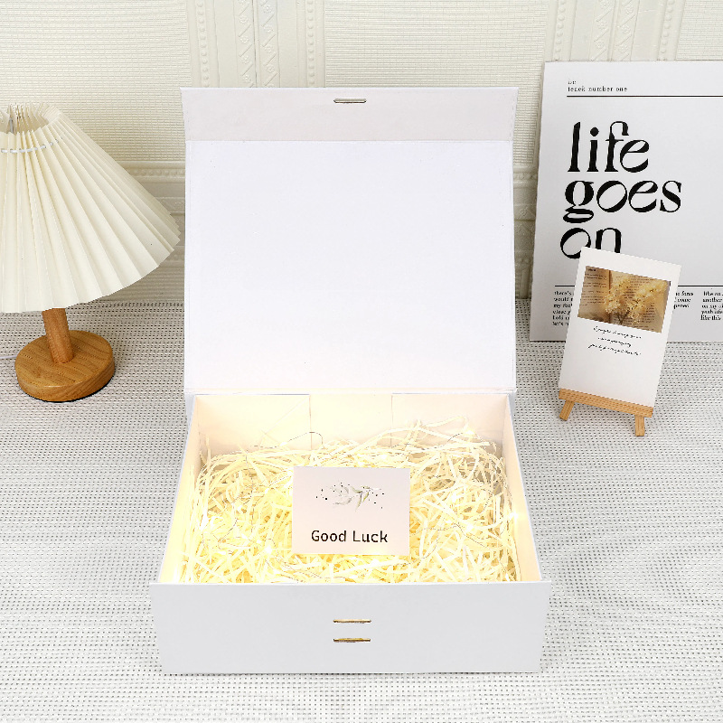Caja de papel plegable simple transfronteriza en existencia, caja de regalo con tapa magnética abatible, personalizable con impresión de logotipo.