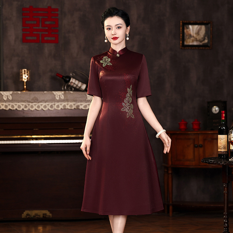 wine red Xi mother-in-law dress cheongsam Xi mother young wedding dress acetic acid starlight elastic satin banquet dress