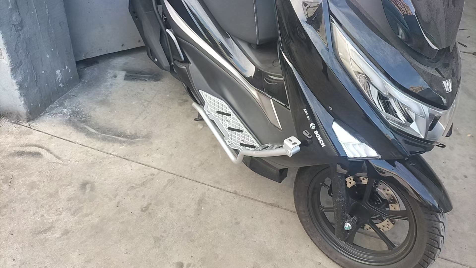 Suitable for Haojue Uhr150 Stainless Steel Bumper Body 22mm Anti-Side Guard Bar with Aluminum Alloy Pedal